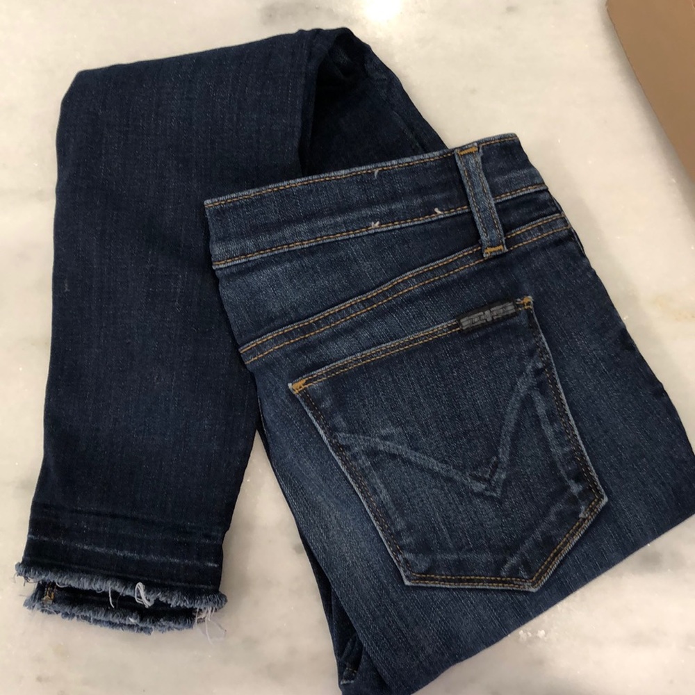 HUDSON BLUE JEANS WITH FRAYED HEM SIZE 27